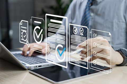 Notebook mit Dokumentensymbolen