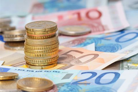 Geldmünzen und Geldscheine