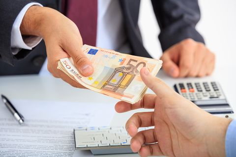 Geld Übergabe